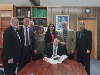 Town Manager Slagle signs contract